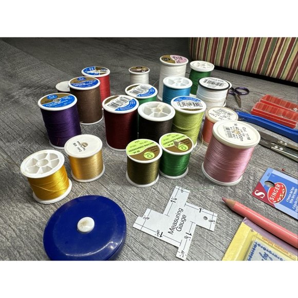 Vintage Carrying Sewing Box Wood Handle Removable Plastic Tray w/ Extras Lot - Picture 11 of 16